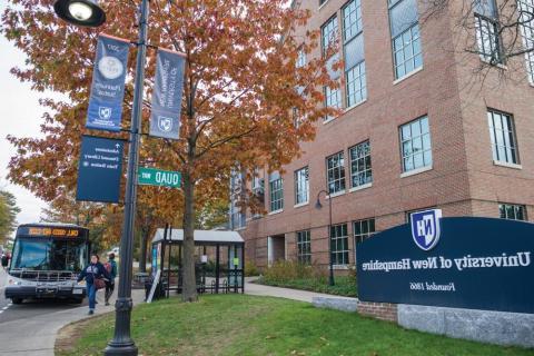 unh sign and wildcat transit bus